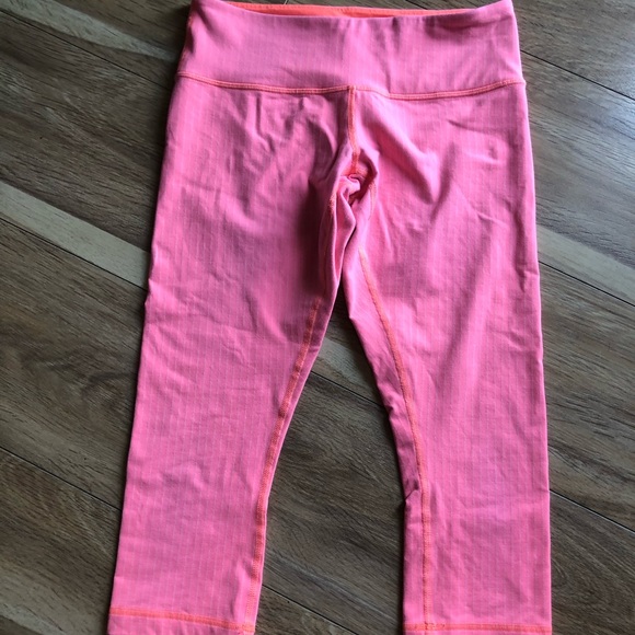 Lululemon crops sz 6 - Picture 1 of 5